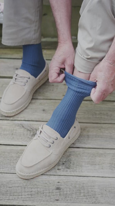 Video showing the HJ91 Softop cuff flexing without leaving a mark on the leg